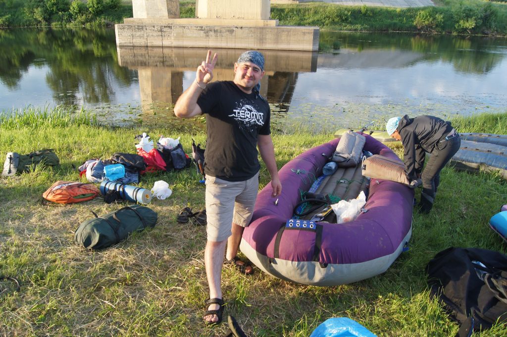 В общем, в график не уложились, но прибыли засветло, и это уже радовало)